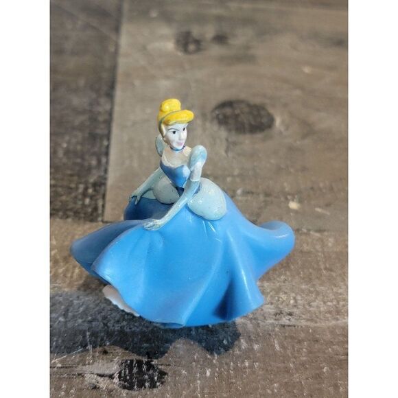 Mini Cinderella princess Disney running ball toy figure - Picture 1 of 5